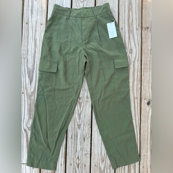 a new day Pants - A new day army green cargo style pants with pockets